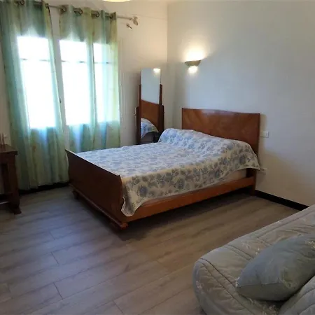 Holiday home Maison F3 Avec Parking, Clim Et Wifi - 4 Pers - Fr-1-703-18